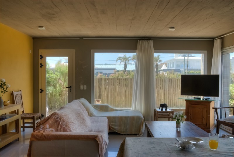 A metros de la huella, 4 suites con piscina y parrillero